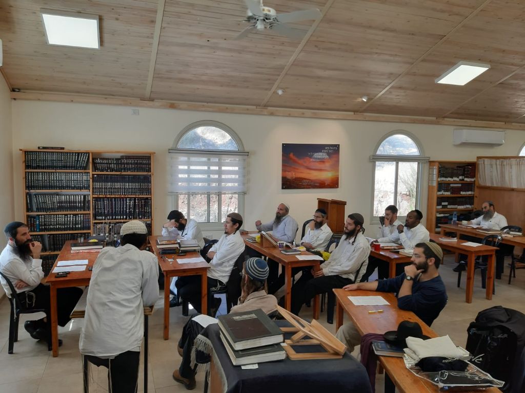 שליחות להדלקת נר חנוכה